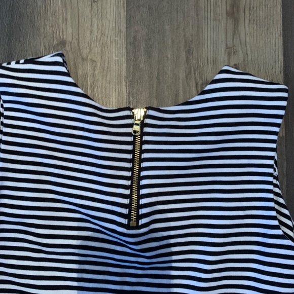 Talbots exposed back zip sleeveless top .‎ Worn about 5x - Picture 3 of 4